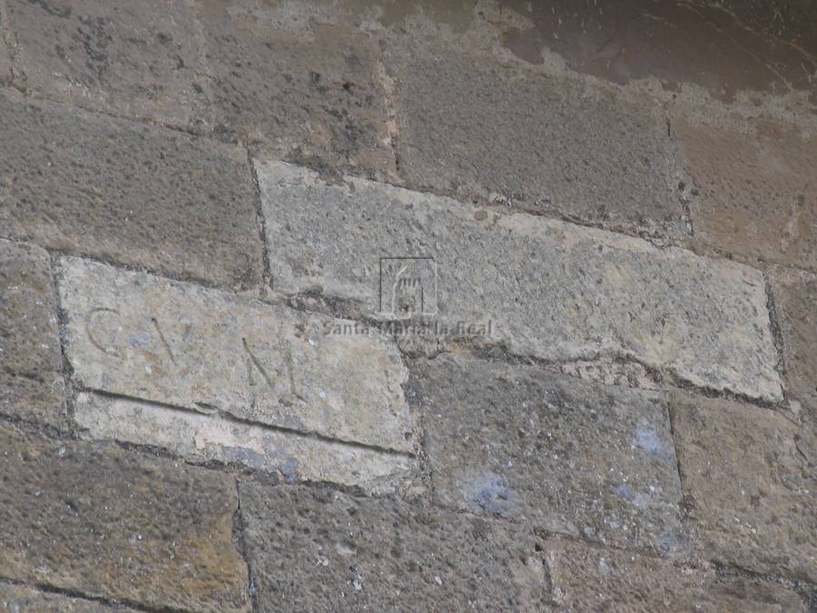 Estelas romanas empotradas en los muros de la ermita