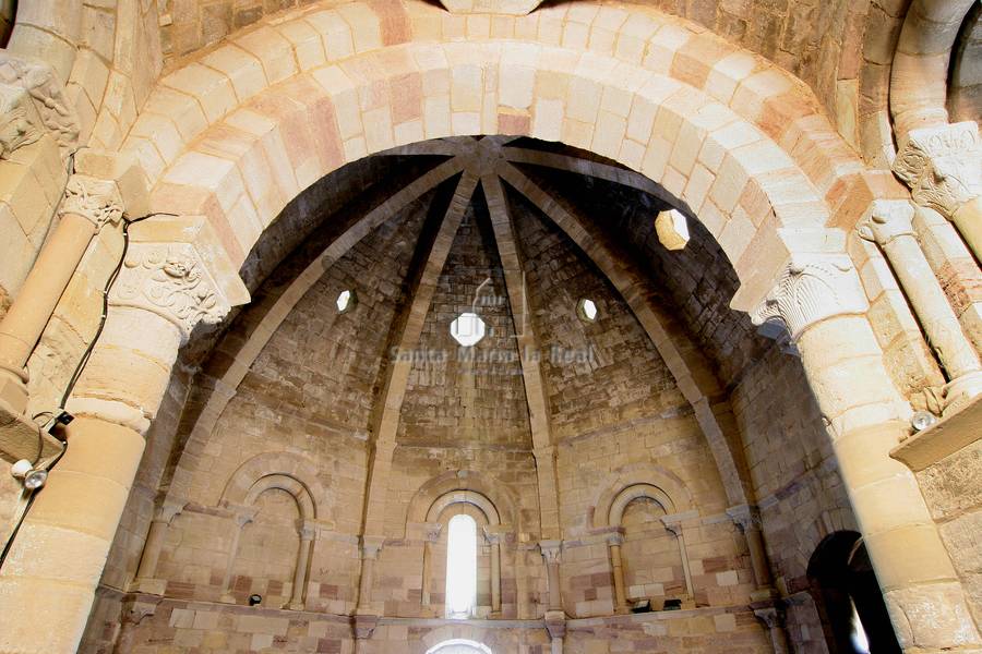 Arco triunfal y bóveda de la nave