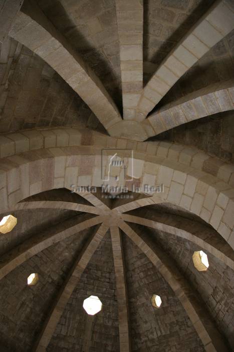 Detalle de las bóvedas y del arco triunfal