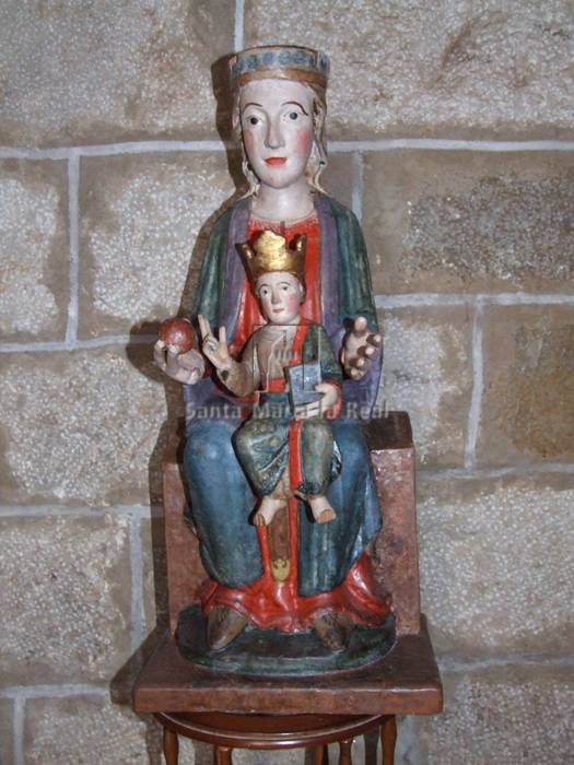 Talla de una Virgen con el Niño