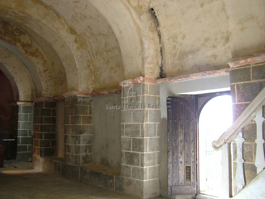 Vista interior del muro sur desde los pies