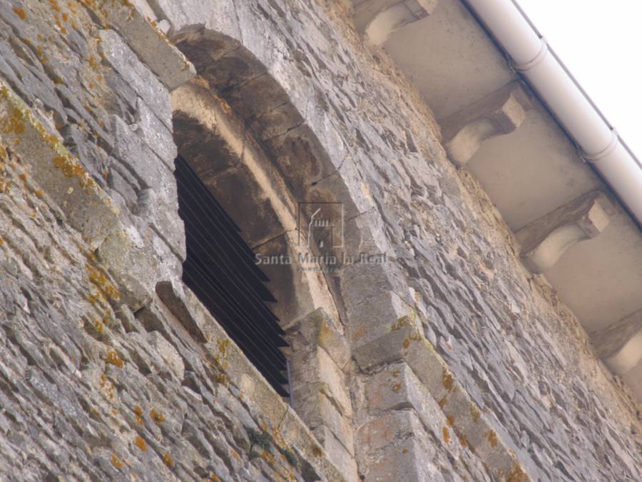 Detalle de la ventana exterior de la torre