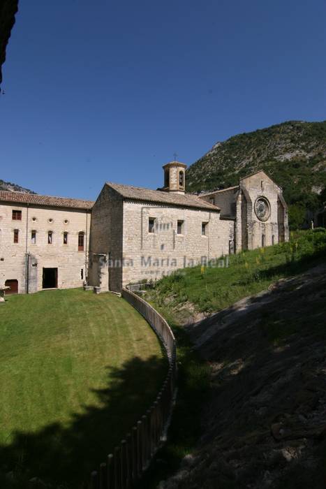 Fachada oriental de la Iglesia y el pabellon de los monjes