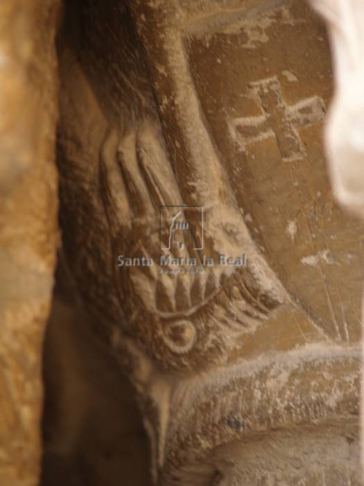 Detalle del capitel de la tercera arcada del interior del pórtico