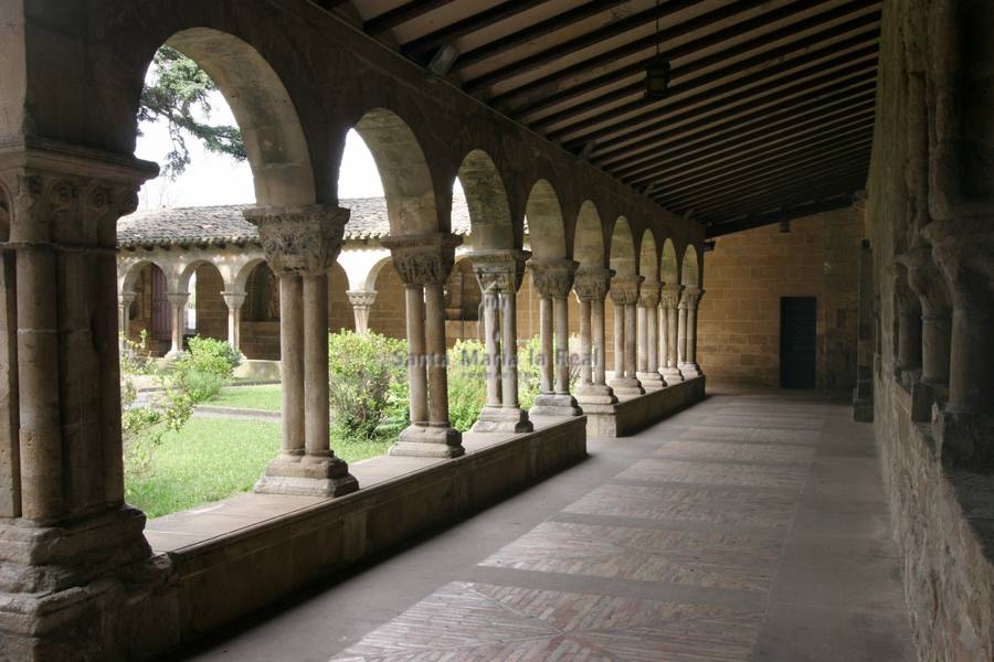 Vista general del claustro desde el interior