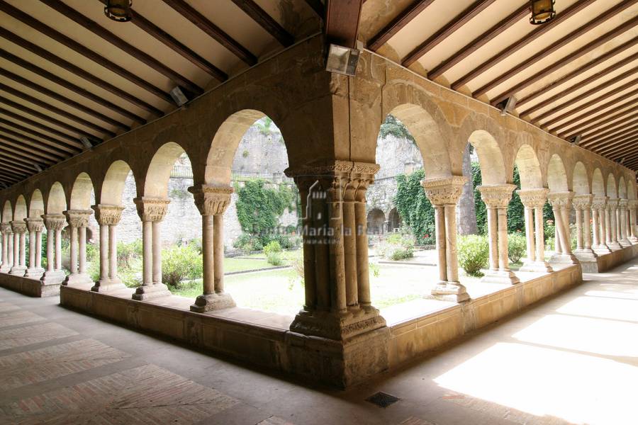 Vista general del claustro desde el interior