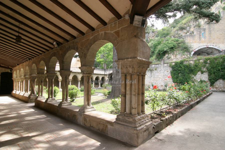 Vista general del claustro desde el interior