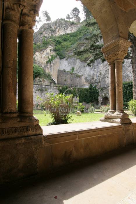 Detalle desde el interior del claustro