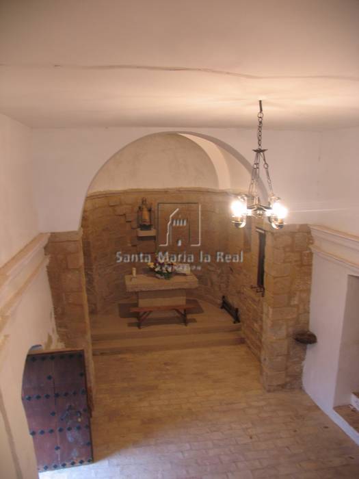 Vistas del interior del ábside desde flanco oeste y detalles de la bóveda