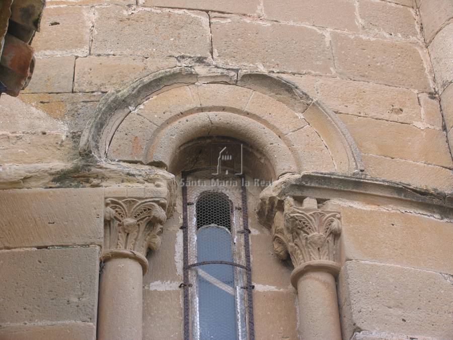 Detalle exterior de la ventana del ábside