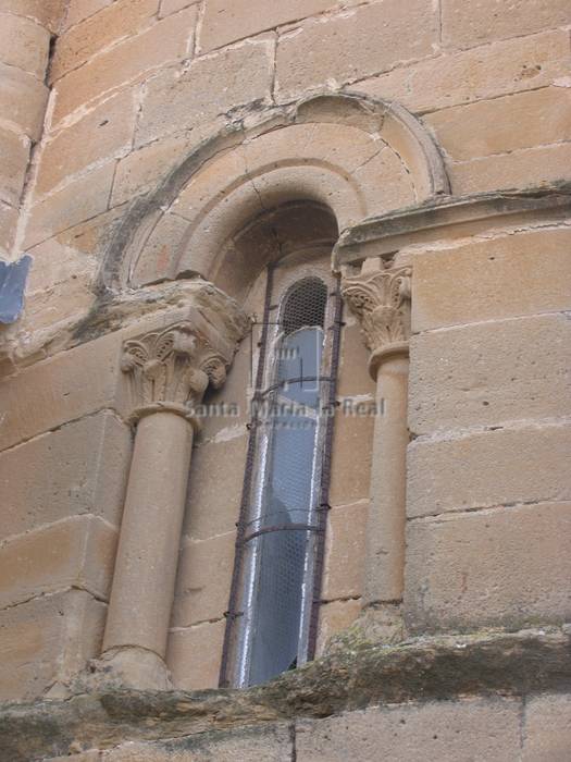 Detalle de la ventana del ábside