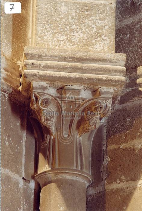 Detalle de capitel de capilla septentrional de la cabecera