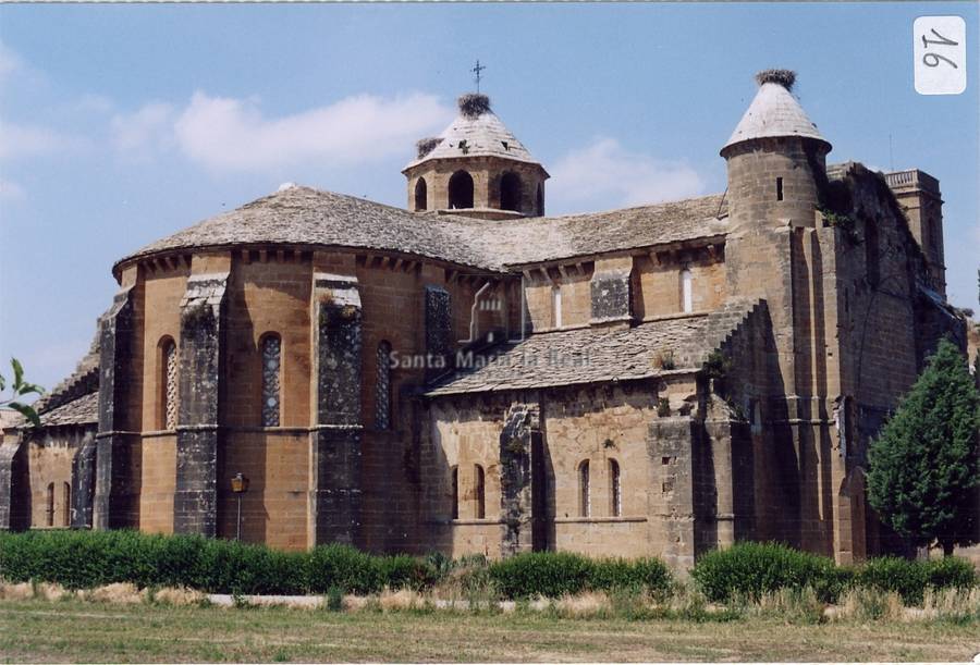 Exterior de la cabecera de la iglesia abacial