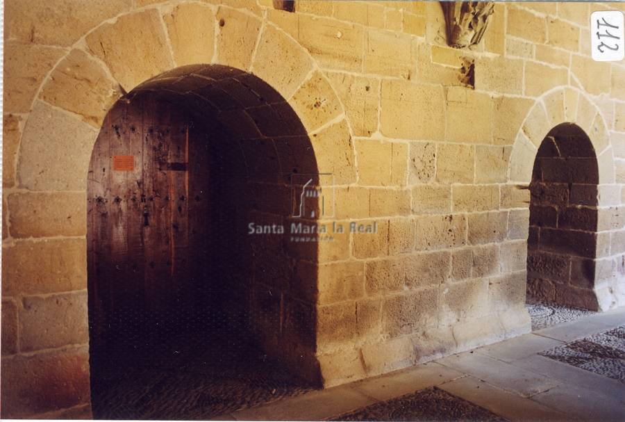 Detalle de puertas del claustro