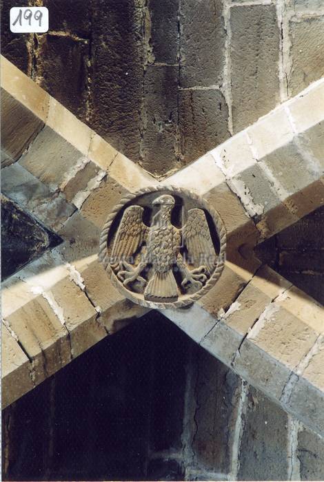 Clave con águila explayada del interior