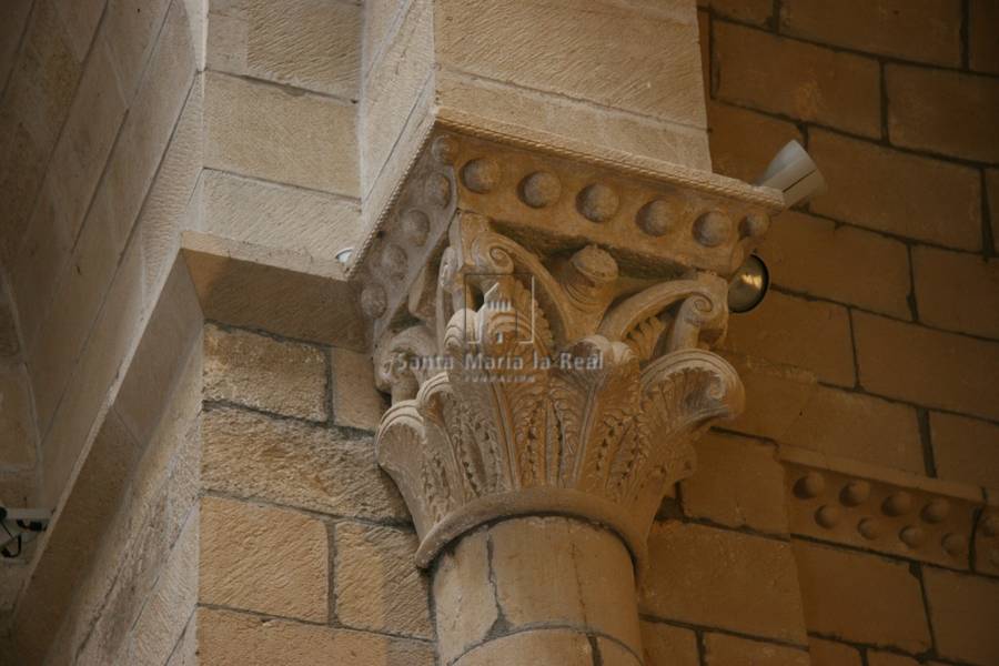 Capitel del lado meridional de uno de los arco que soportan el cimborrio barroco