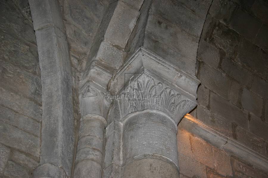 Capiteles del interior