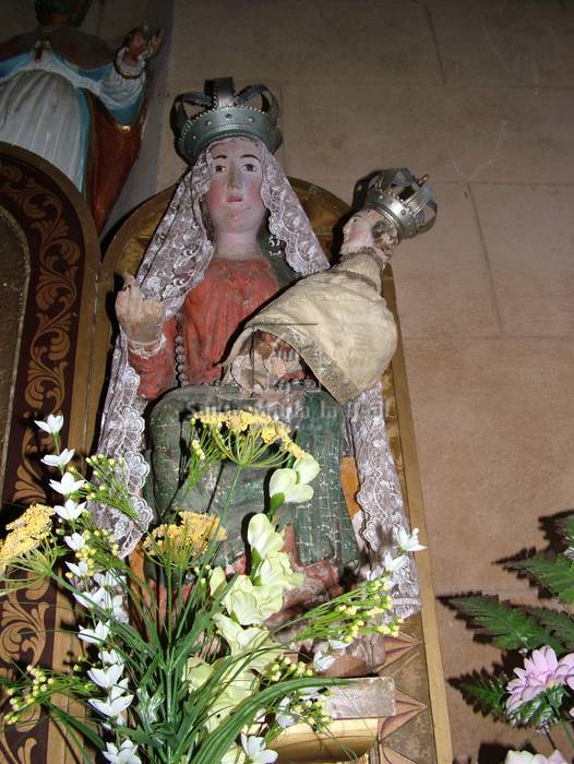 Vista general frontal de la Virgen románica