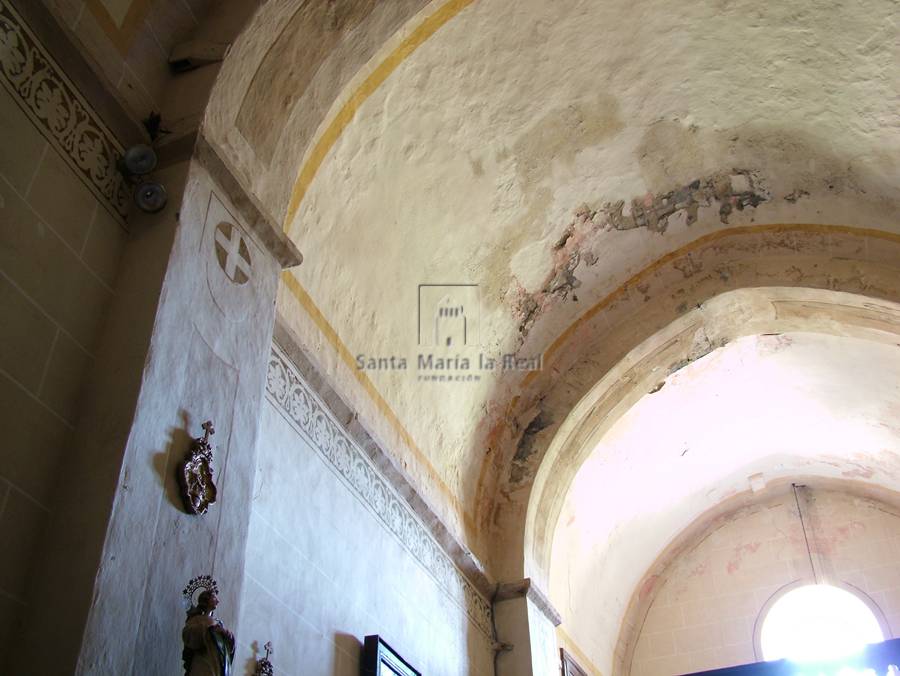 Detalles de policromías en bóvedas de coro y presbiterio