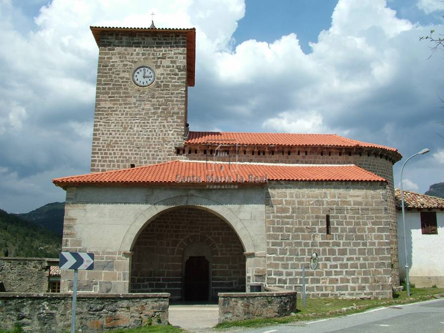 Vista exterior de la iglesia desde el sudeste