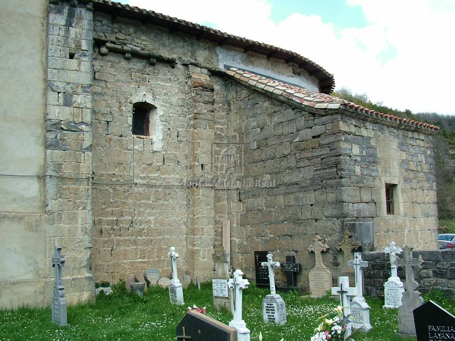 Vista general del lado sur y del cementerio anejo