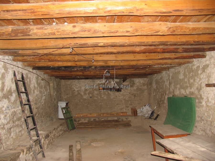 Vista del interior de la planta inferior en el edificio anejo de la ermita