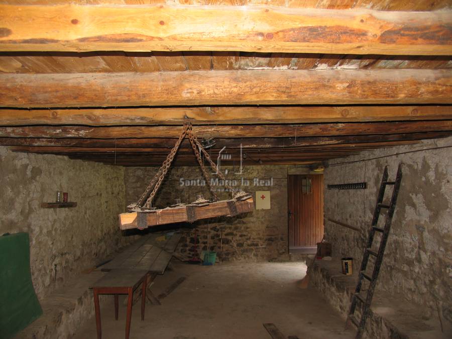 Vista del interior de la planta inferior en el edificio anejo de la ermita