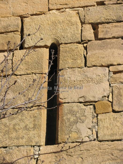 Detalle exterior de un vano de la fachada sur