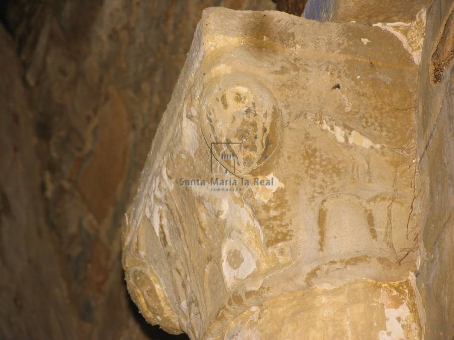 Capitel del arco fajón del tramo de los pies