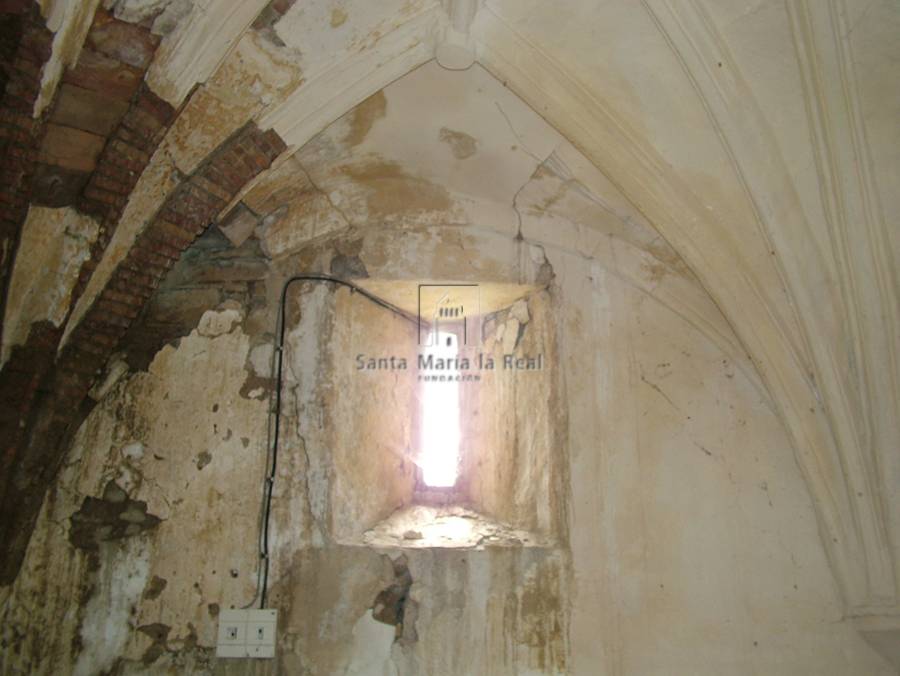 Detalle de bóveda y ventana de la sacristía