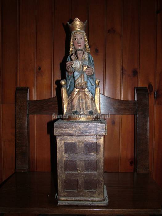 Vista general frontal con peana de la Virgen de Monserrate