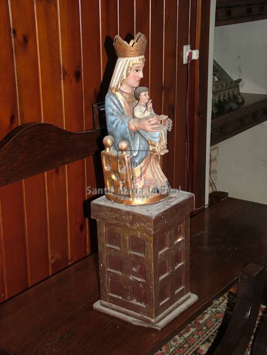 Vista general ángulo derecho con peana de la Virgen de Monserrate