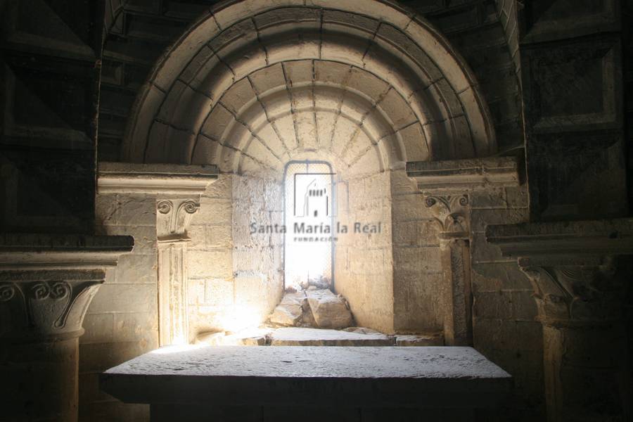 Ventana interior de la cripta