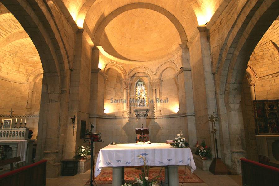 Vista interior de la capilla mayor