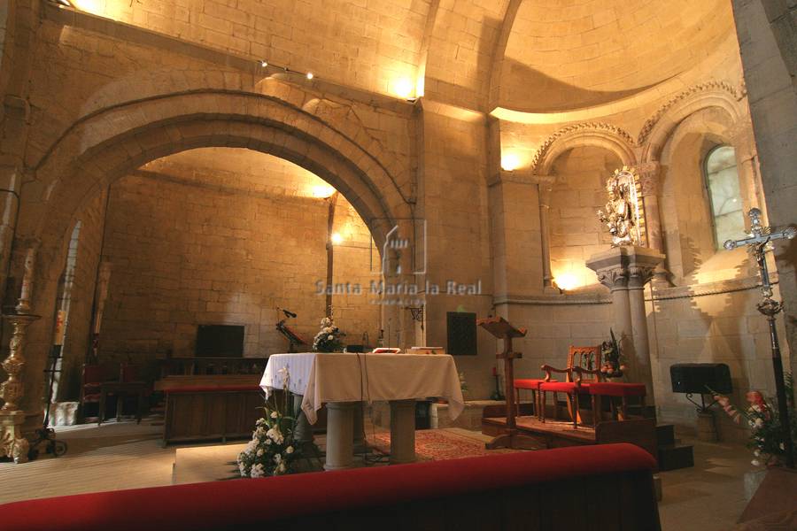 Vista interior de la capilla mayor