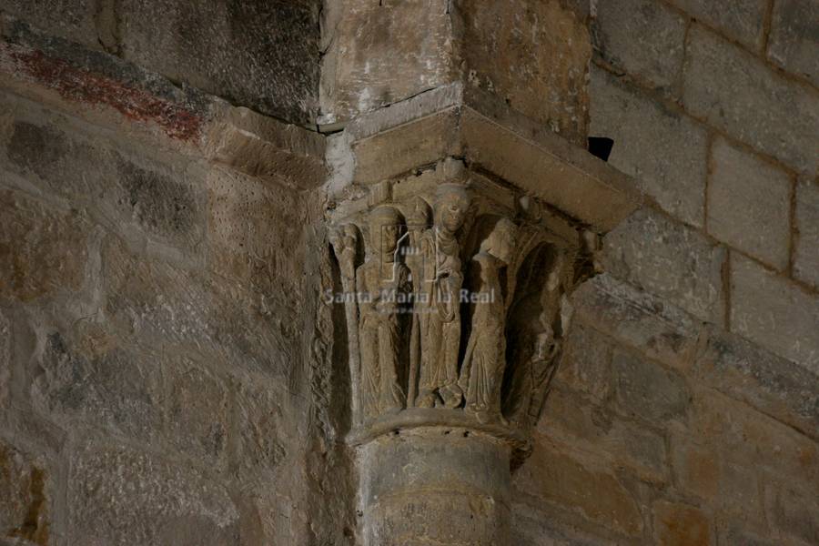 Capitel del interior. Adoración de los Reyes Magos