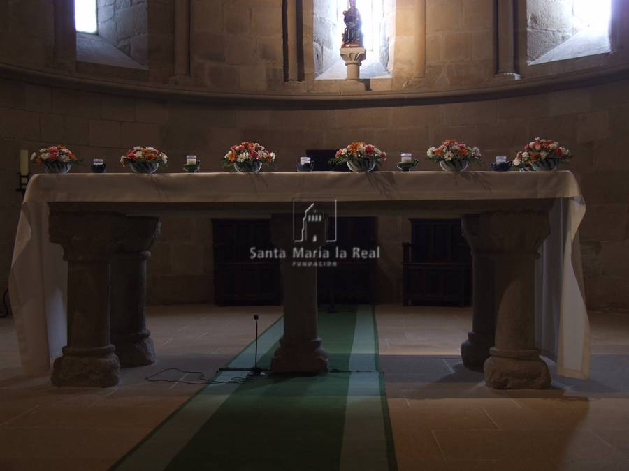 Detalle del altar en el ábside