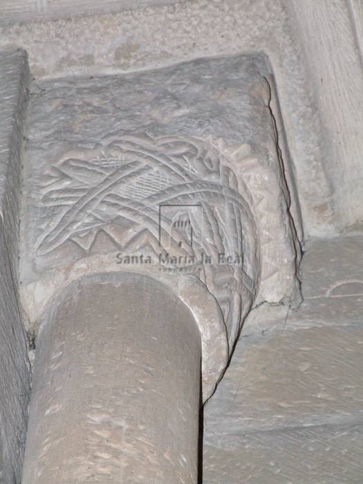 Capitel interior de la nave