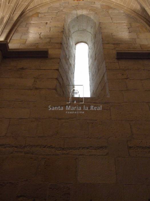 Detalle del interior de una ventana de la fachada sur