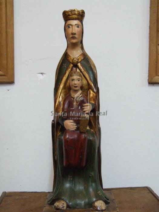 Talla de la Virgen de la Caridad sedente con el Hijo sentado