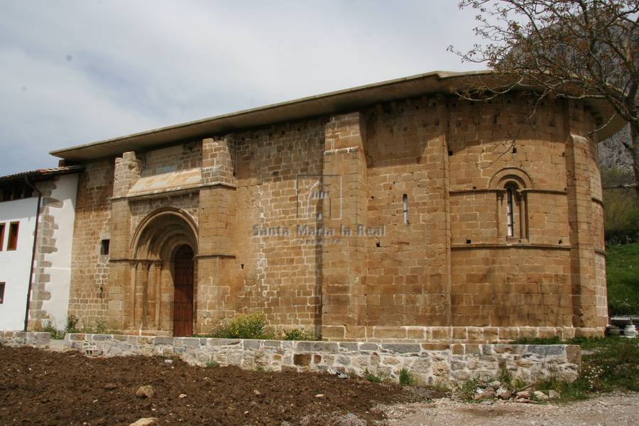 Vista exterior de la fachada sur de la Ermita