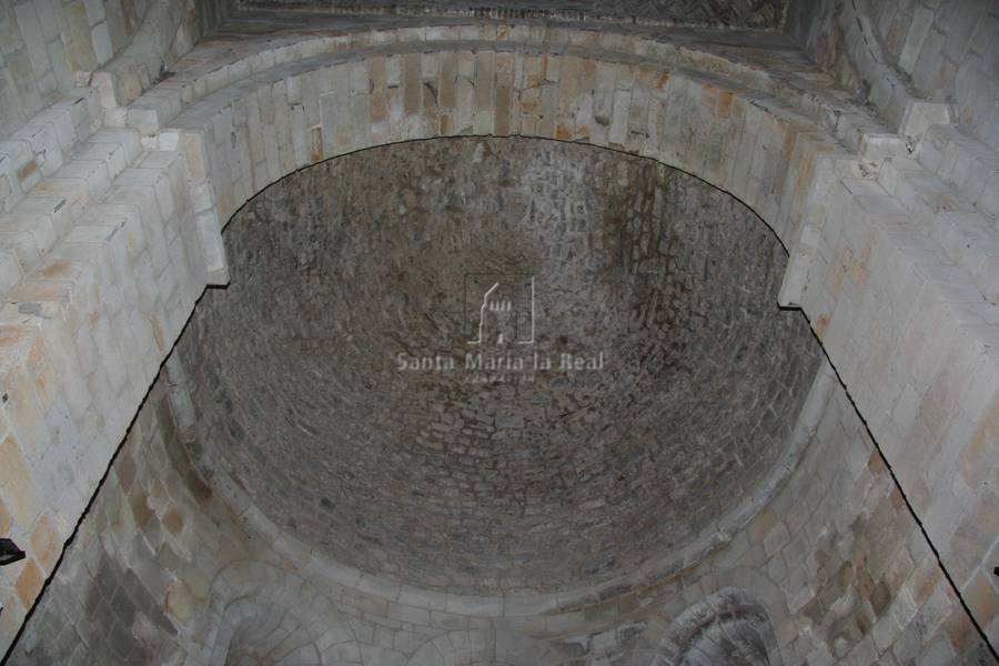 Vista interior de la bóveda del ábside de la nave norte
