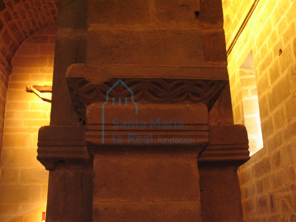 Capitel imposta del pilar oriental de la arquería norte y sur