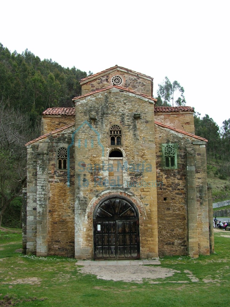 Vista exterior de la fachada occidental