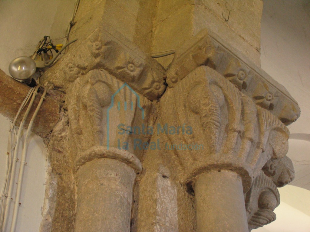 Arco triunfal. Capiteles del lado sur