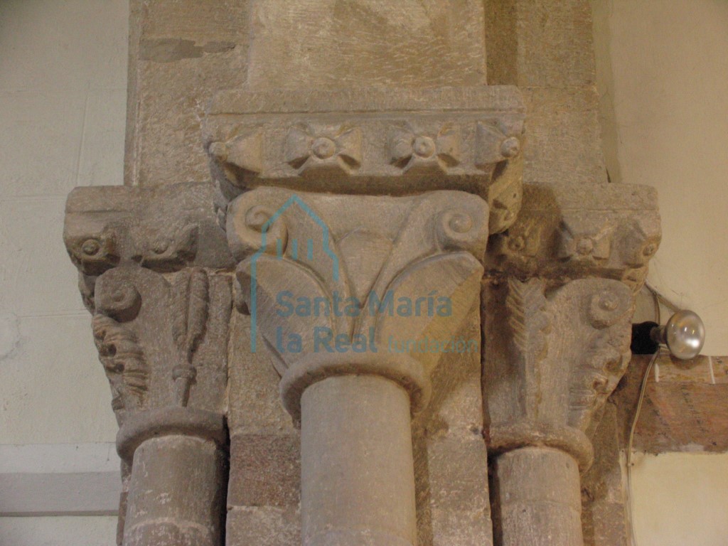 Arco triunfal. Capiteles del lado norte