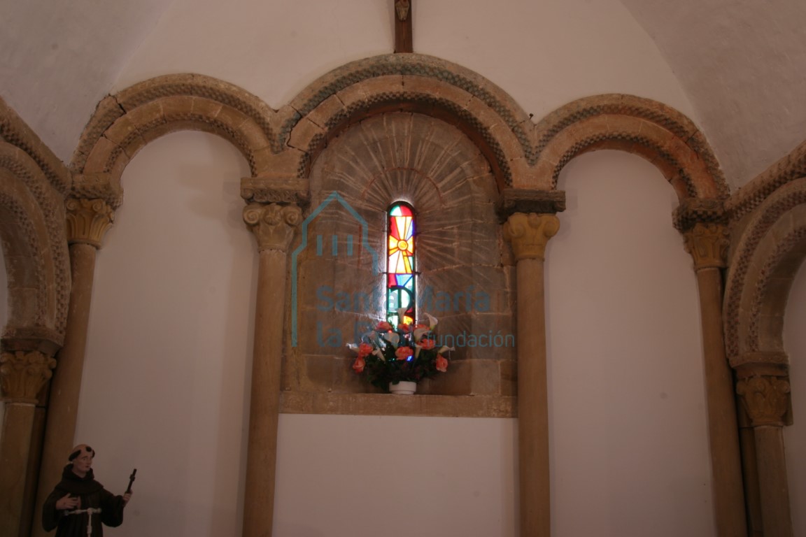 Arquería central del interior de la cabecera
