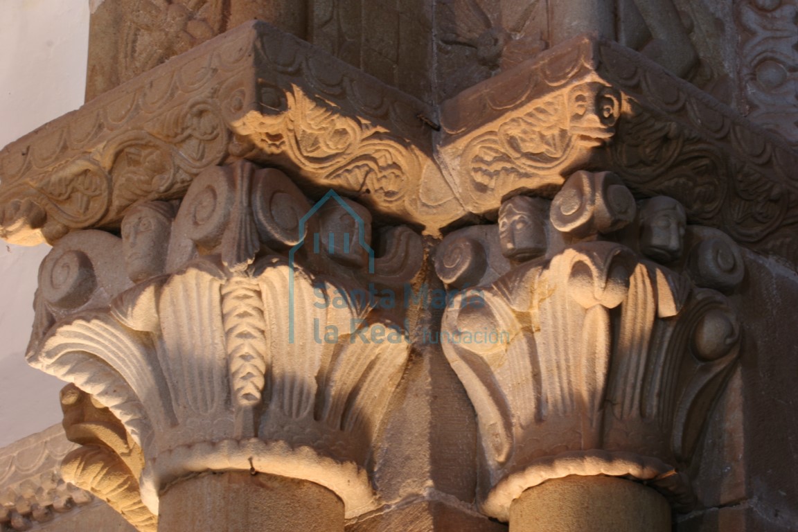 Capiteles del arco triunfal