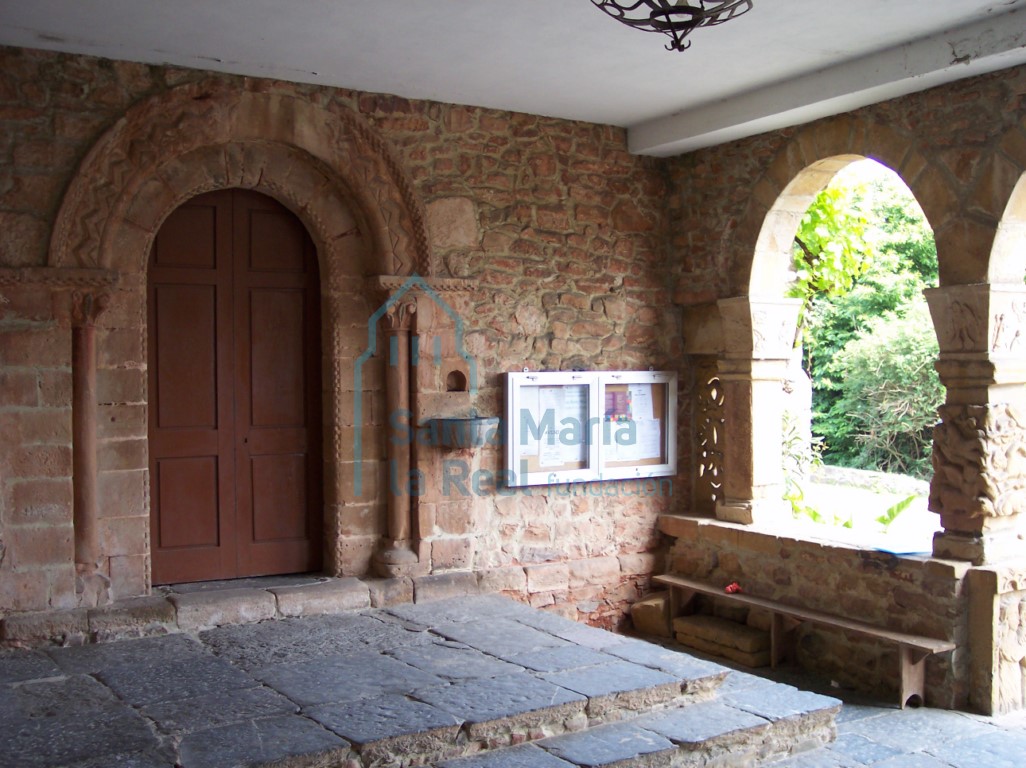 Interior del portico en el lado occidental