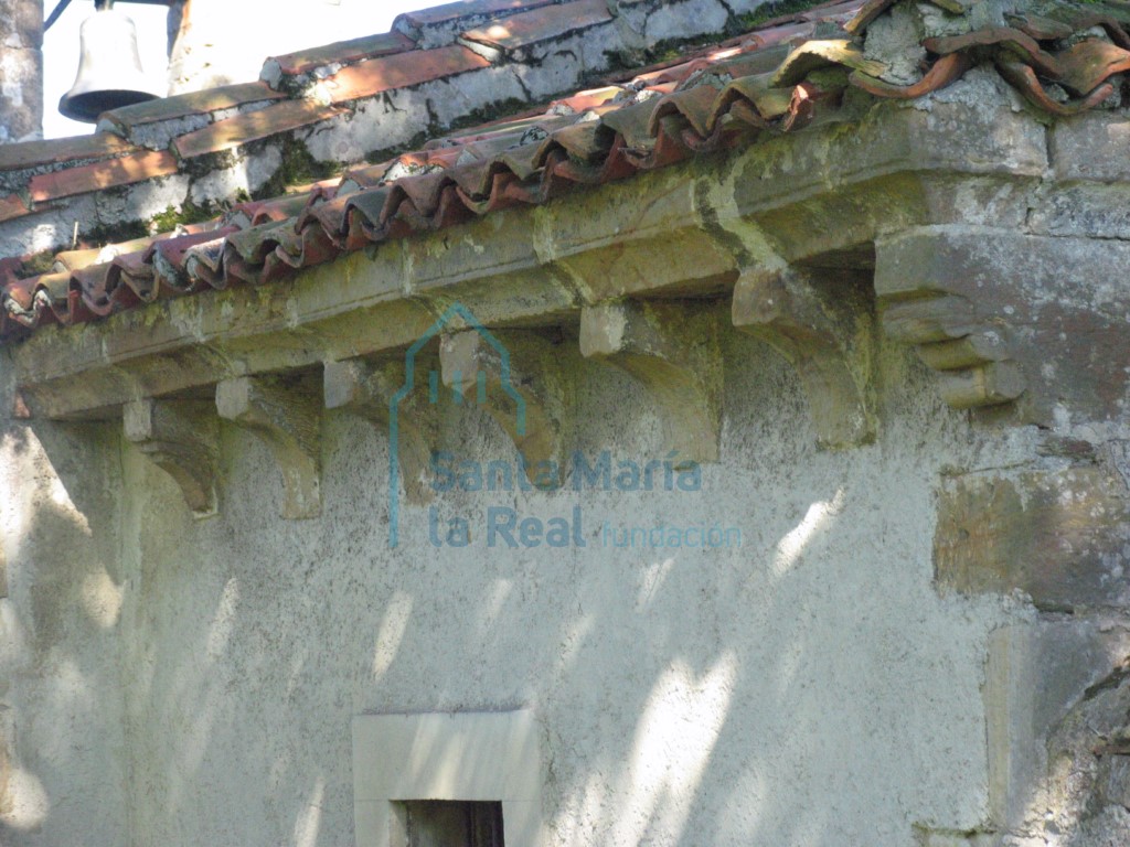 Canecillos de la fachada meridional